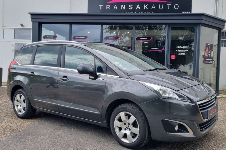 PEUGEOT 5008