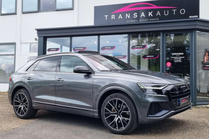 AUDI Q8