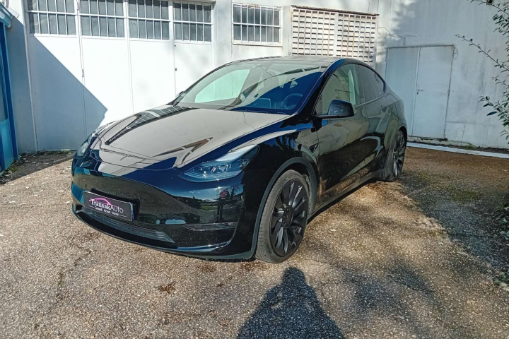 TESLA MODEL Y