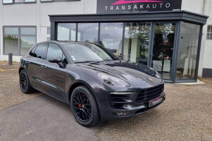 PORSCHE MACAN